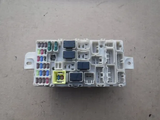 Блок запобіжників MITSUBISHI SPACE STAR 86371B733